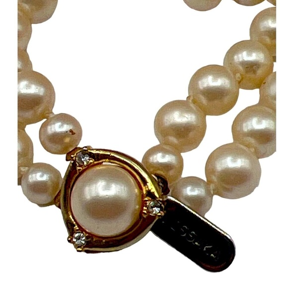 Elegant Faux Pearl Necklace & Bracelet Set With Rose Clasp - Picture 4 of 7